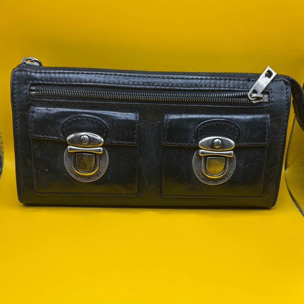 Vintage Marc Jacobs Black Leather Wallet with Silver Accents